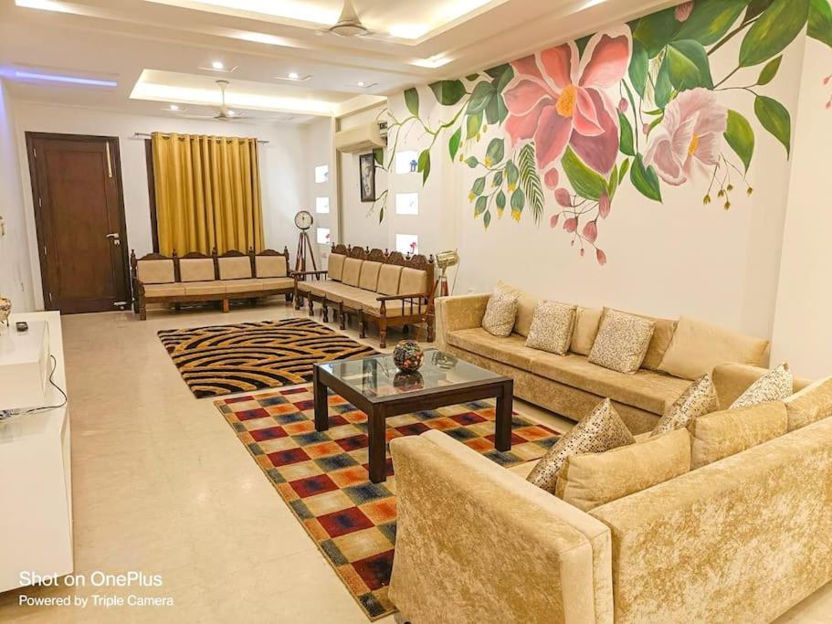 Bnbbuddy Stupendous In Shalimar Bagh * New Delhi
